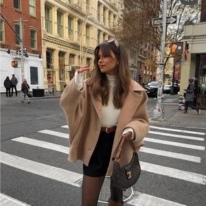 WOOL BLEND SHORT COAT ZW COLLECTION
TAUPE BROWN (XS-S). 0/8353/726/704/10